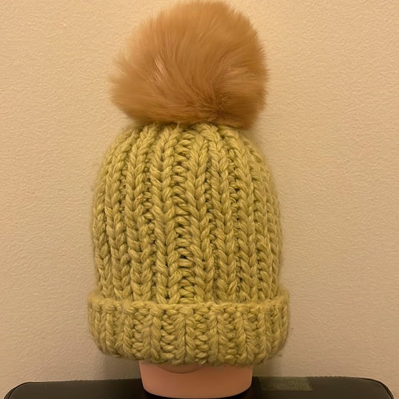 Norla Accessories - Norla Canada Alpaca Wool POM POM Hat! Super warm Baby it’s cold 🥶 outside